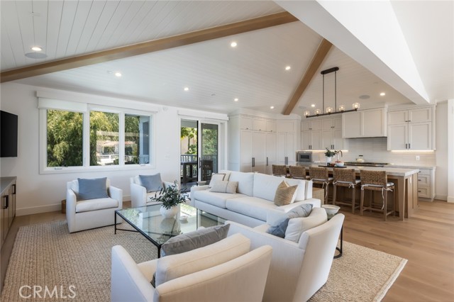 Detail Gallery Image 11 of 31 For 931 Duncan Ave, Manhattan Beach,  CA 90266 - 6 Beds | 5/2 Baths