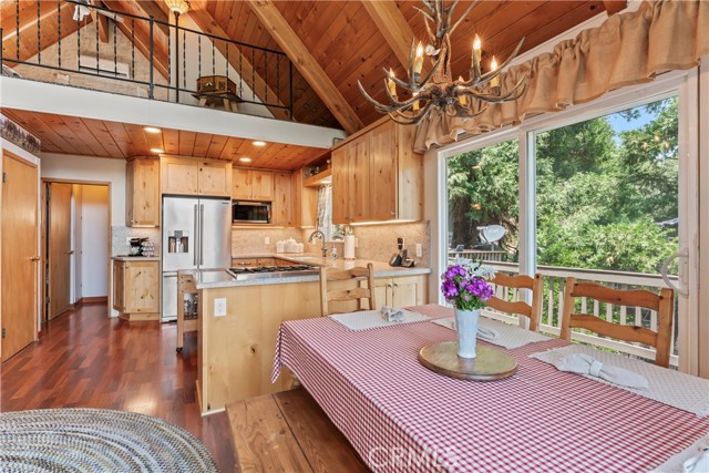 328 Wylerhorn Drive, Crestline CA: https://media.crmls.org/medias/d619e0d3-ca72-4c7f-a375-9dc746982d79.jpg