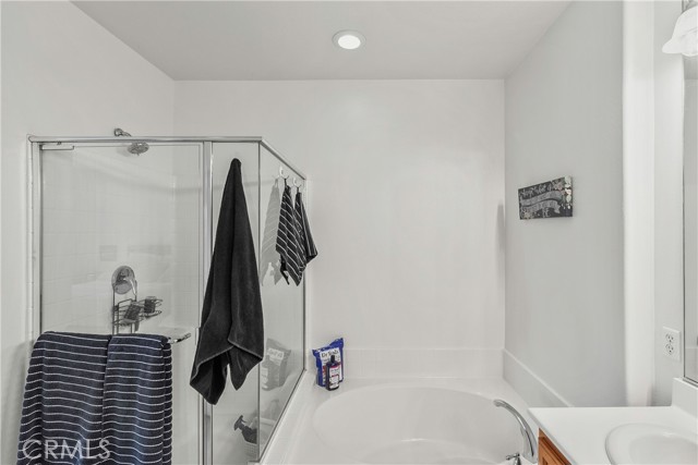 Detail Gallery Image 13 of 38 For 27014 Fairway Ln, Valencia,  CA 91381 - 3 Beds | 2 Baths