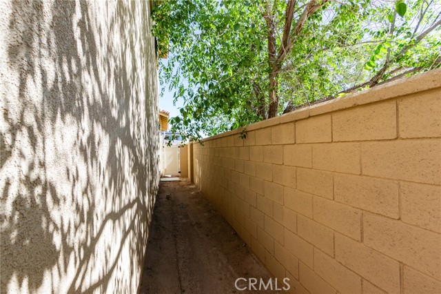 13119 Lancaster Street, Hesperia CA: https://media.crmls.org/medias/d61a9ee4-3a4e-4b1e-bd47-a0885e4f4f6f.jpg