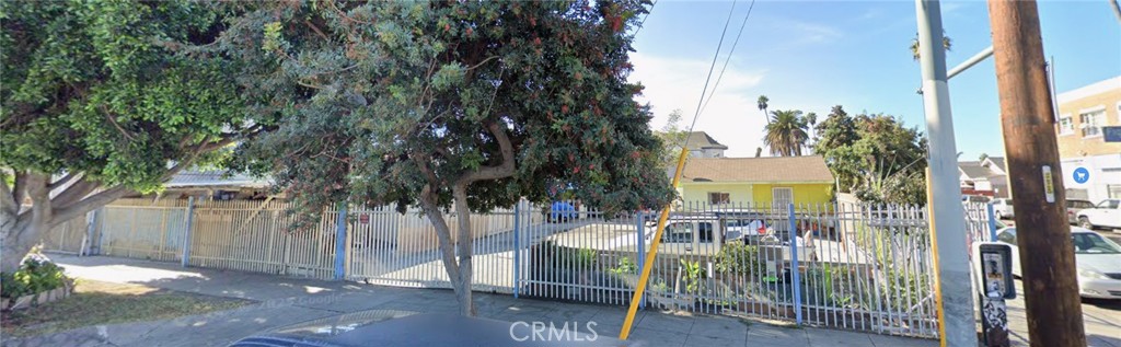 Triplex at 6201 S Figueroa Street