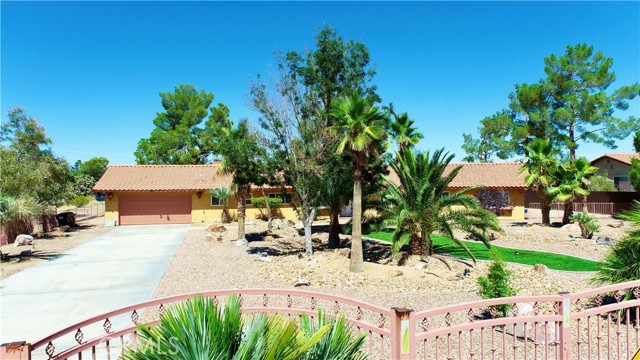 15460 Mandan Road, Apple Valley CA: https://media.crmls.org/medias/d61b4503-9aa7-4c13-9124-baee54ff9a0e.jpg