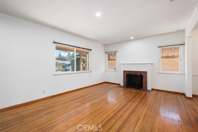 Detail Gallery Image 4 of 21 For 5623 Cedros Ave, Sherman Oaks,  CA 91411 - 3 Beds | 1 Baths