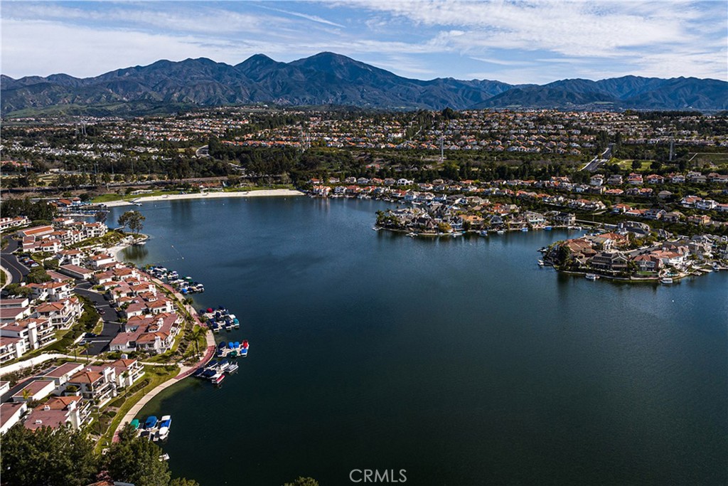 https://media.crmls.org/medias/d61c7865-a317-4397-b1f8-7c2a74f8f22b.jpg?preset=X-Large