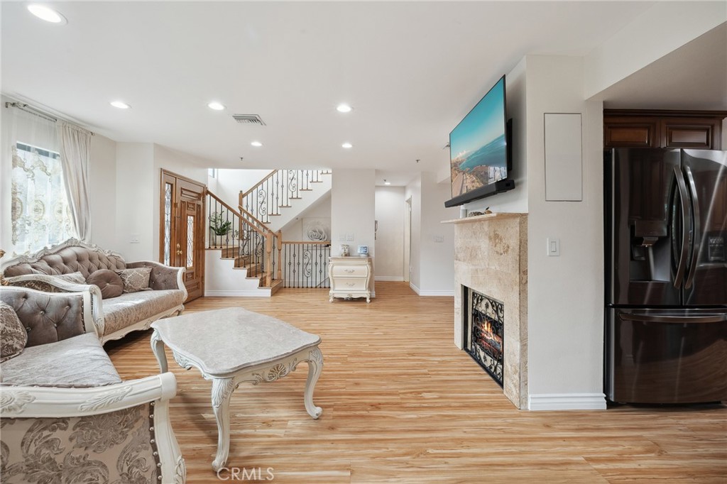 301 W Loraine Street #3