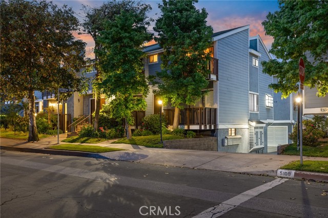 Detail Gallery Image 1 of 46 For 5100 Riverton Ave #14,  North Hollywood,  CA 91601 - 3 Beds | 2/1 Baths