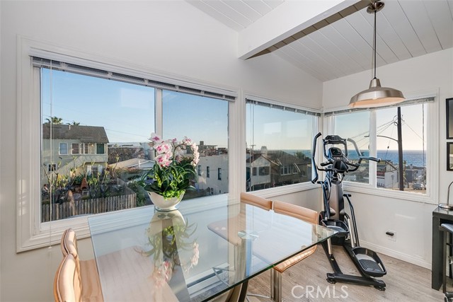 Detail Gallery Image 4 of 19 For 231 Longfellow Ave, Hermosa Beach,  CA 90254 - 4 Beds | 2 Baths
