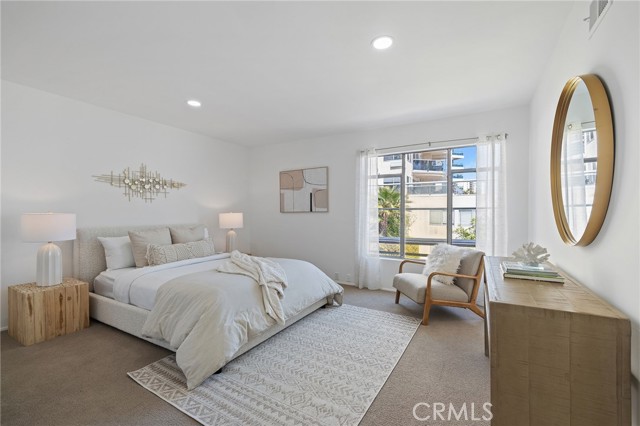 21 7th Place, Long Beach CA: https://media.crmls.org/medias/d61e3150-8302-4842-9bb7-63a37b129458.jpg
