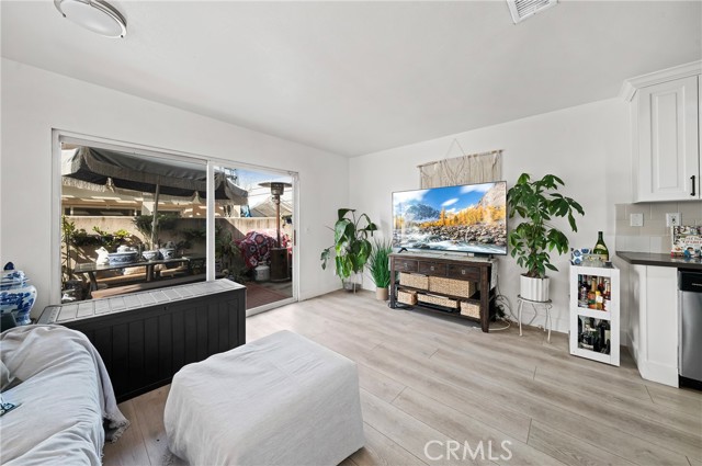 Detail Gallery Image 11 of 27 For 717 North Angeleno Avenue, Azusa,  CA 91702 - 4 Beds | 2/1 Baths