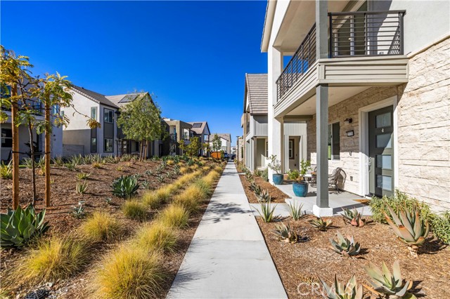 Detail Gallery Image 2 of 51 For 27731 Bridge View Pl, Valencia,  CA 91381 - 3 Beds | 3/1 Baths