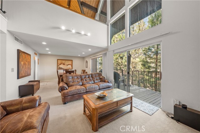 Detail Gallery Image 4 of 29 For 966 Willow Creek Road #24,  Lake Arrowhead,  CA 92352 - 3 Beds | 2/1 Baths