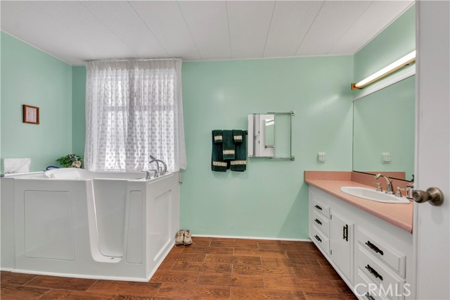 43609 Walden Way, Hemet CA: https://media.crmls.org/medias/d620e0d2-95bf-4bf8-bb70-e817b53bee59.jpg