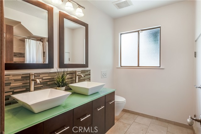 Remodeled main bathroom with linen storage closet and tub/shower