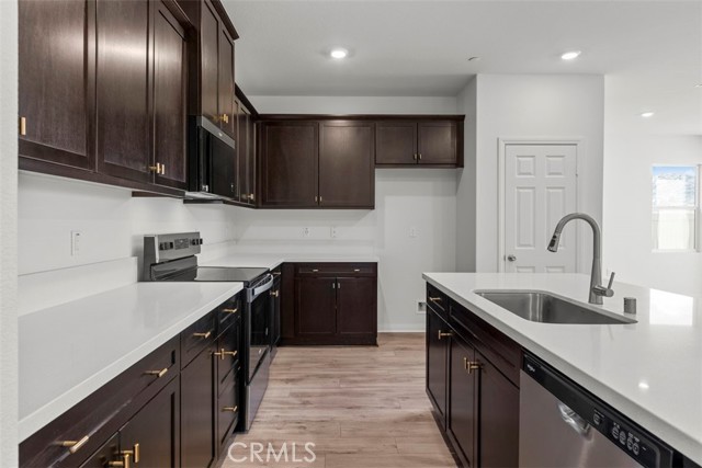 Detail Gallery Image 6 of 16 For 29079 Laramie Ct, Winchester,  CA 92596 - 4 Beds | 2 Baths
