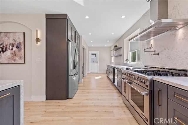 Detail Gallery Image 16 of 47 For 12426 Idaho Ave, Los Angeles,  CA 90025 - 3 Beds | 3 Baths