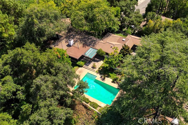 1075 Pine Oak Lane, Pasadena CA: https://media.crmls.org/medias/d6248f26-5f40-4294-8916-cc47236081a7.jpg