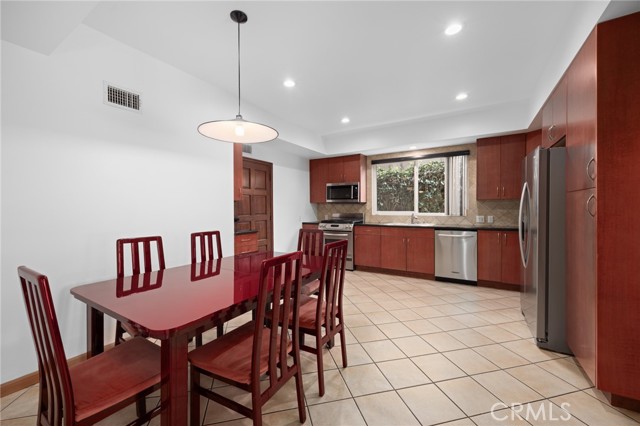 Detail Gallery Image 13 of 26 For 14620 Addison St, Sherman Oaks,  CA 91403 - 4 Beds | 3 Baths