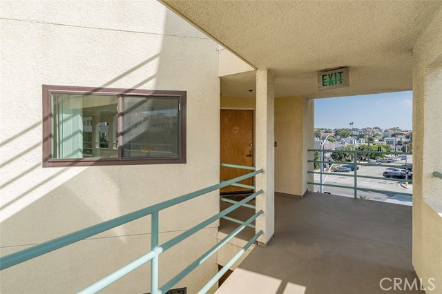 520 The Village, Redondo Beach, California 90277, 2 Bedrooms Bedrooms, ,2 BathroomsBathrooms,Residential,Sold,The Village,SB17117479
