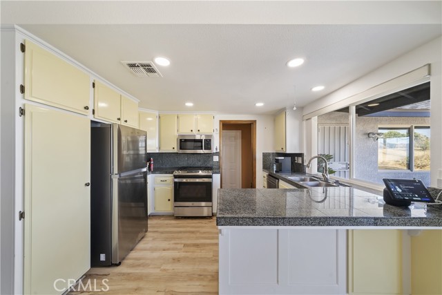 55578 Free Gold Drive, Yucca Valley CA: https://media.crmls.org/medias/d625c8b7-d108-4e39-a872-317d001757f9.jpg