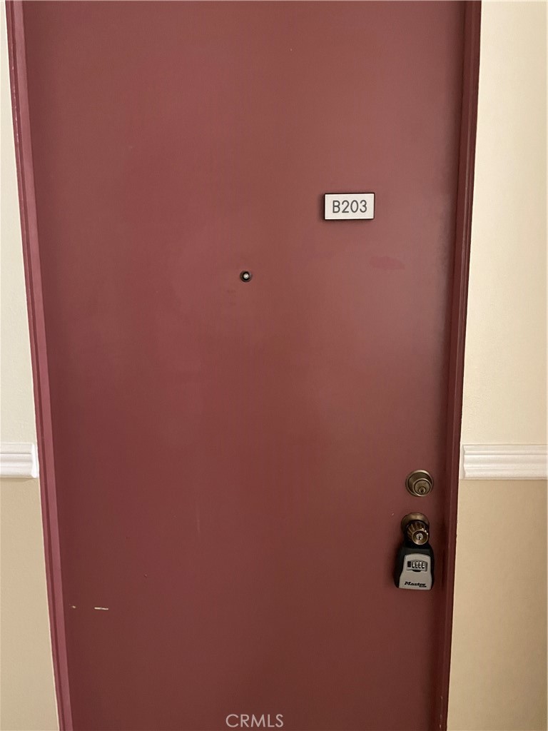 https://media.crmls.org/medias/d62739e7-4261-4eac-892e-aebb4bc891c3.jpg?preset=X-Large