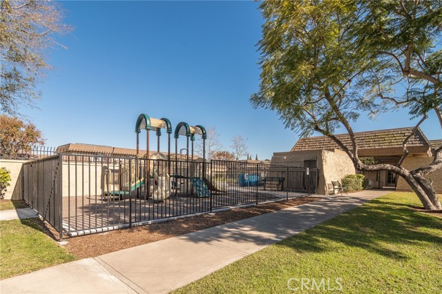 Detail Gallery Image 29 of 30 For 18237 Solano River Ct, Fountain Valley,  CA 92708 - 2 Beds | 2 Baths