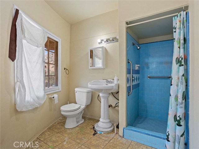 8618 La Tuna Canyon Road, Sun Valley CA: https://media.crmls.org/medias/d6282f6a-97bc-4944-96b0-322ca0f25b2b.jpg