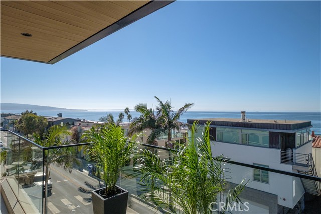 Detail Gallery Image 8 of 64 For 3004 Manhattan Ave, Manhattan Beach,  CA 90266 - 5 Beds | 5/1 Baths