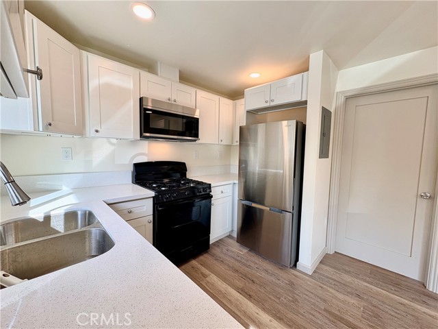 Detail Gallery Image 3 of 7 For 150 E Baseline Rd #B,  San Dimas,  CA 91773 - 1 Beds | 1 Baths