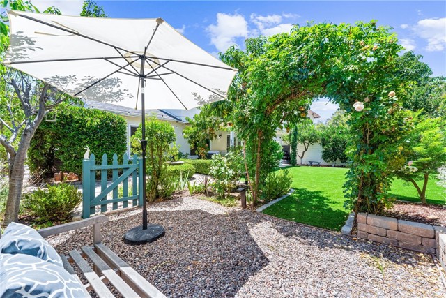 27231 Eastridge Drive, Lake Forest CA: https://media.crmls.org/medias/d62babbf-d0f2-4dc4-aa1f-67169d448a5f.jpg
