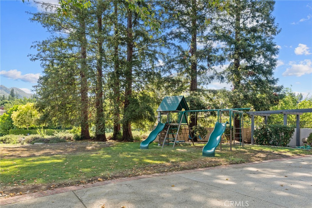 https://media.crmls.org/medias/d62c107c-c788-41f5-a4ce-2d9458e51c2a.jpg?preset=X-Large