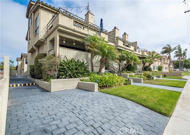 Detail Gallery Image 33 of 40 For 114 S Prospect #6,  Redondo Beach,  CA 90277 - 3 Beds | 2/1 Baths