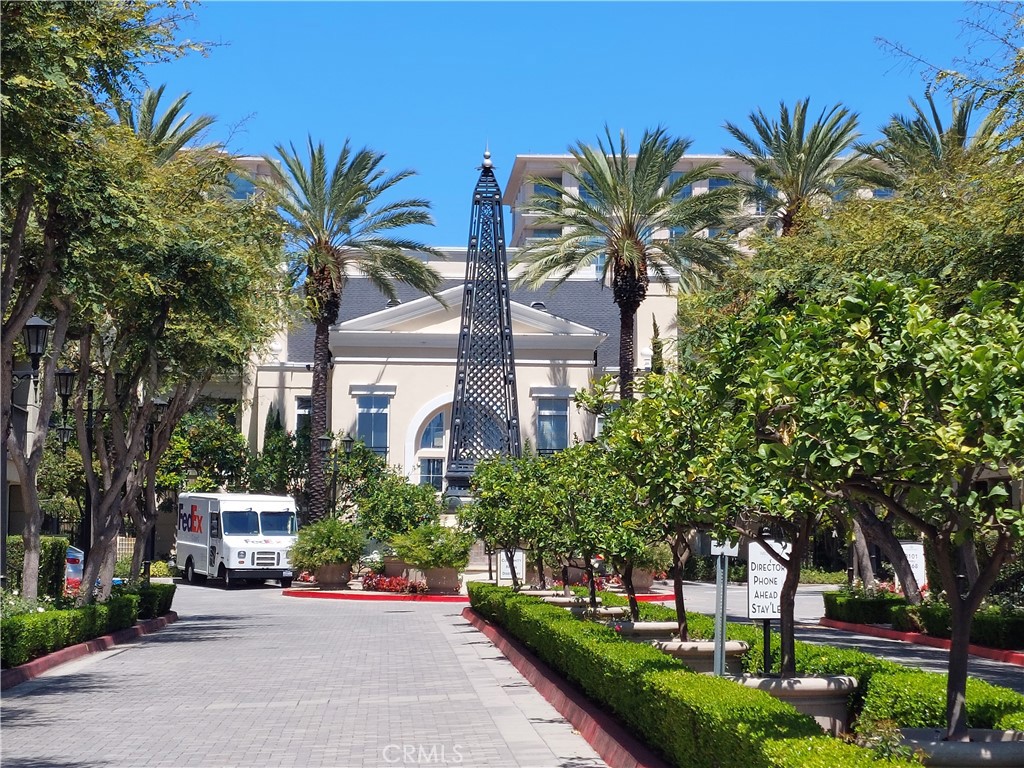 Driveway-clubhouse
