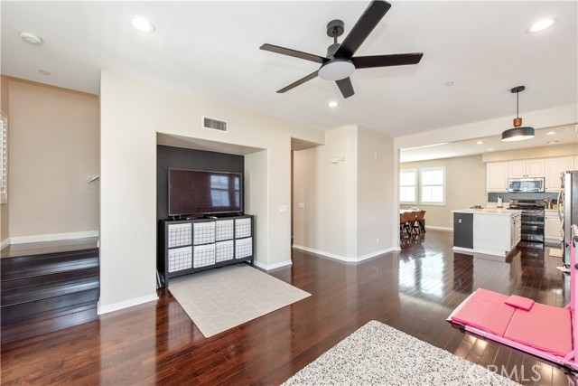 Detail Gallery Image 13 of 35 For 11 Travis Rd, Buena Park,  CA 90621 - 3 Beds | 3/1 Baths