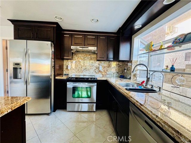 Detail Gallery Image 6 of 19 For 20392 Running Springs Ln, Huntington Beach,  CA 92646 - 4 Beds | 3 Baths