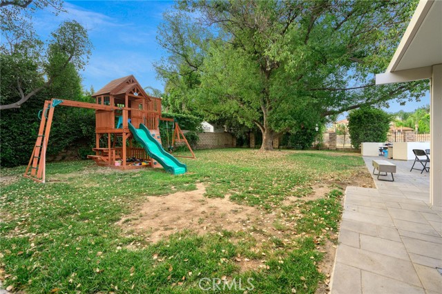 Detail Gallery Image 9 of 53 For 22455 Needles St, Chatsworth,  CA 91311 - 4 Beds | 3 Baths