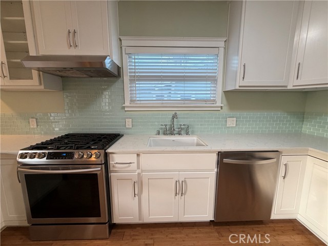 Detail Gallery Image 4 of 22 For 770 Junipero Avenue, Long Beach,  CA 90804 - 2 Beds | 2 Baths