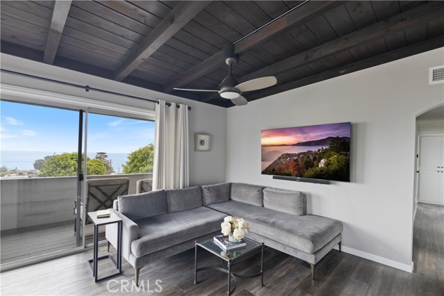 284 Chiquita Street, Laguna Beach CA: https://media.crmls.org/medias/d6311ef6-a318-4112-bbb8-4c67d919035f.jpg