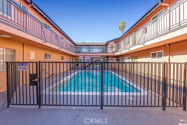 6640 Darby Avenue, Reseda CA: https://media.crmls.org/medias/d63258c6-fd01-4e96-8570-21b6f3180bd8.jpg