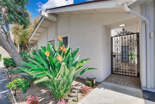 Detail Gallery Image 3 of 43 For 2486 Napoli Way, Costa Mesa,  CA 92627 - 3 Beds | 2 Baths