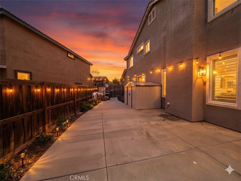 https://media.crmls.org/medias/d632b2aa-e791-46ba-9020-b486f619e4d0.jpg?preset=X-Large