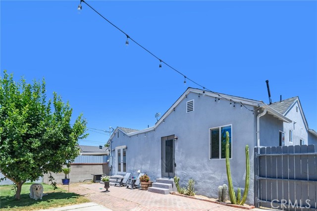 321 N Keystone Street, Burbank CA: https://media.crmls.org/medias/d63313f3-5aa5-4472-a281-4c1a870a3c56.jpg