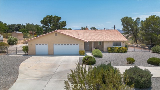 Detail Gallery Image 1 of 33 For 14639 Havasu Ln, Apple Valley,  CA 92307 - 3 Beds | 2 Baths