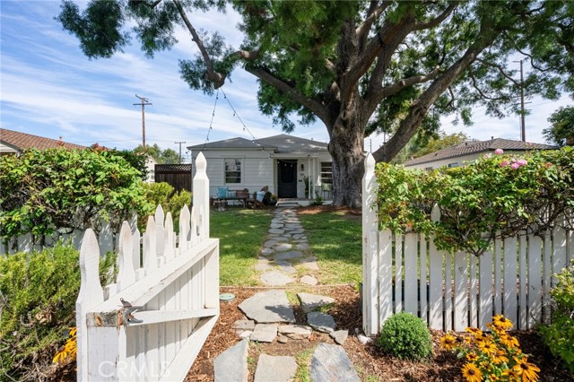 Detail Gallery Image 5 of 68 For 621 E 20th St, Santa Ana,  CA 92706 - 3 Beds | 2 Baths
