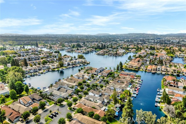21704 Lake Vista Dr, Lake Forest CA: https://media.crmls.org/medias/d633dbb8-6a13-42fa-99d4-23ee87f45130.jpg