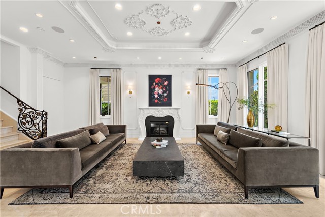 Detail Gallery Image 4 of 75 For 530 Kings Rd, Newport Beach,  CA 92663 - 5 Beds | 4/3 Baths