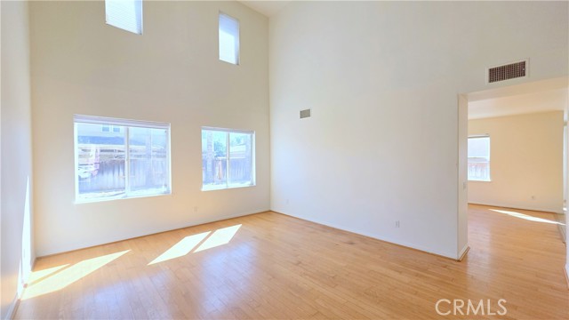 Detail Gallery Image 8 of 31 For 6536 Laurel St, Corona,  CA 92880 - 5 Beds | 3 Baths