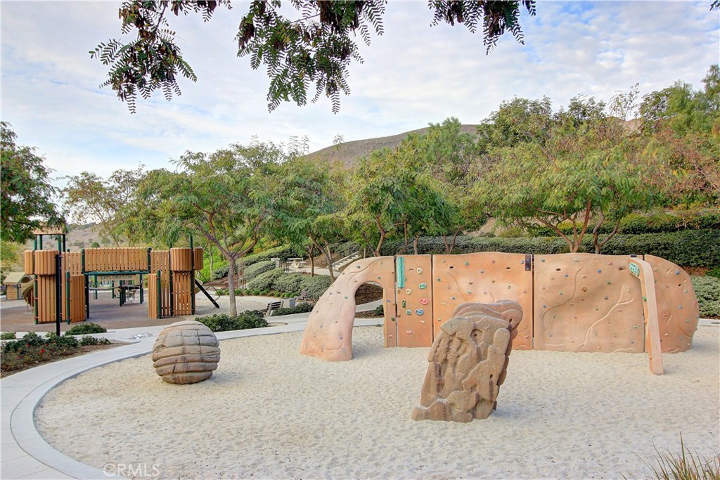 MLS #OC25265982 image #27