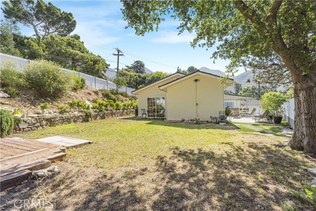 2302 Jayma Lane, La Crescenta CA: https://media.crmls.org/medias/d6386b02-1238-47f2-a5be-6f9be148d8ff.jpg