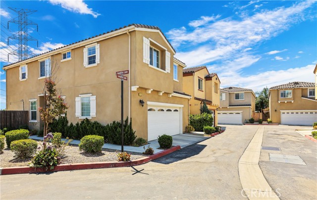 Detail Gallery Image 2 of 40 For 11155 W Laughlin Ln, North Hollywood,  CA 91606 - 4 Beds | 3 Baths