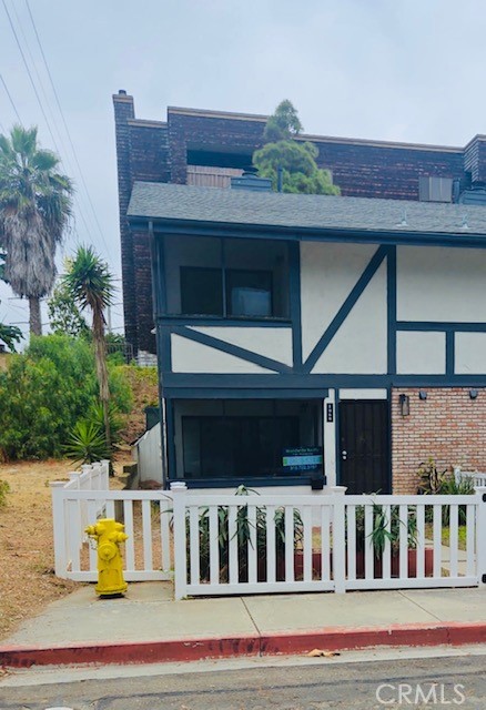 1069 Donahue Street, San Diego CA: https://media.crmls.org/medias/d63980fb-0ab0-47db-b1a4-b4d12e4e2ad3.jpg